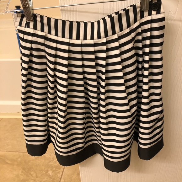 Pattern skirt great for work! - Picture 4 of 4